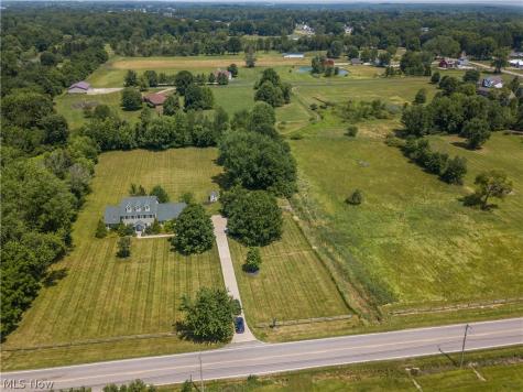 1807 Smith Kramer Street NE Hartville OH 44632