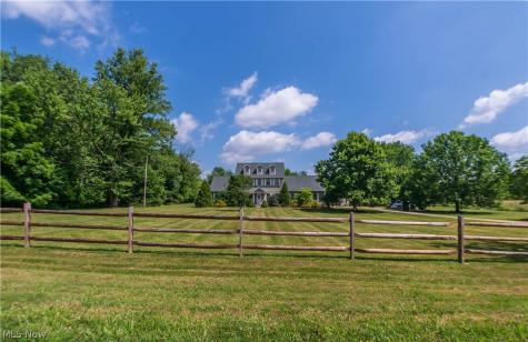 1807 Smith Kramer Street NE Hartville OH 44632