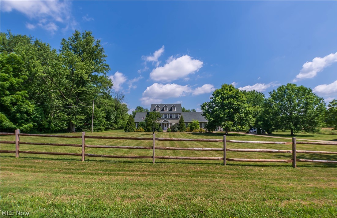 1807 Smith Kramer Street NE Hartville OH 44632