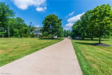 1807 Smith Kramer Street NE Hartville OH 44632