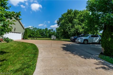 1807 Smith Kramer Street NE Hartville OH 44632