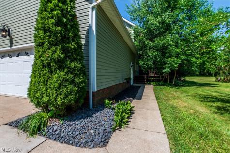 1807 Smith Kramer Street NE Hartville OH 44632