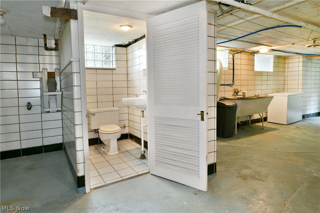 892 Yankee Run Road Masury OH 44438
