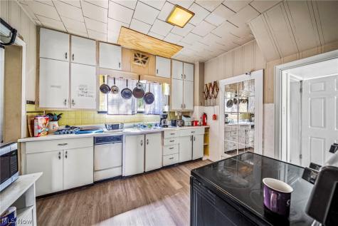 1066 Emma Avenue Akron OH 44302