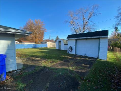 6545 Burton Drive Brook Park OH 44142