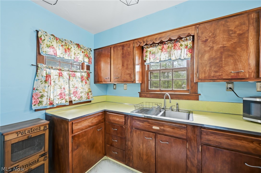 1524 S Stateline Road Masury OH 44438