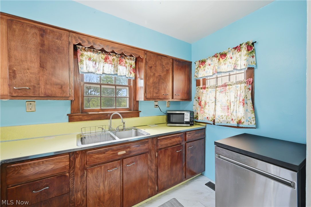 1524 S Stateline Road Masury OH 44438