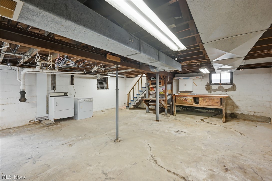 1524 S Stateline Road Masury OH 44438