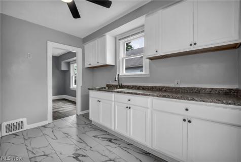 15809 Raymond Street Maple Heights OH 44137
