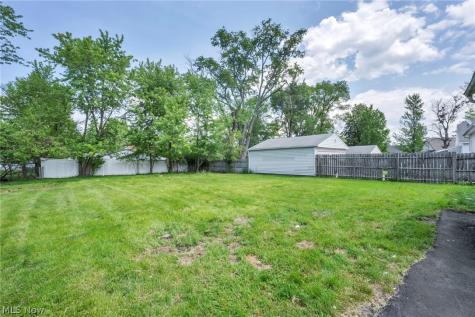 15809 Raymond Street Maple Heights OH 44137