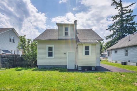 15809 Raymond Street Maple Heights OH 44137