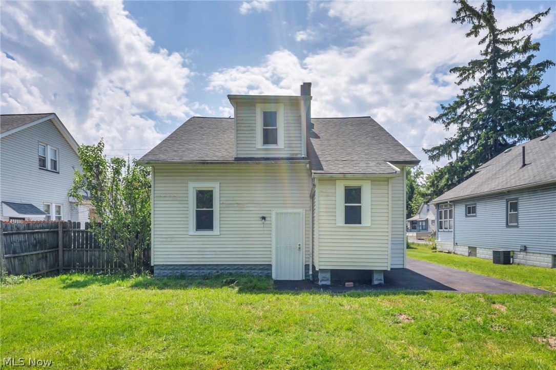 15809 Raymond Street Maple Heights OH 44137