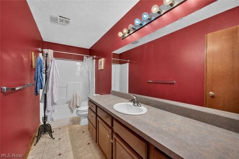 15826 Falmouth Oval Middleburg Heights OH 44130