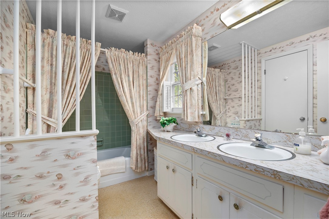4521 Newbury Drive Vermilion OH 44089