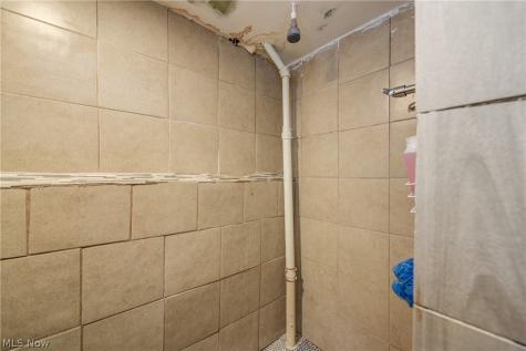 1402 E 185th Street Cleveland OH 44110