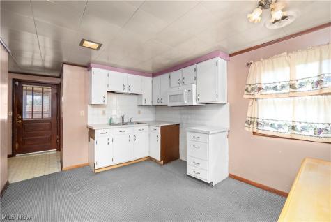 6167 Lake Avenue Elyria OH 44035
