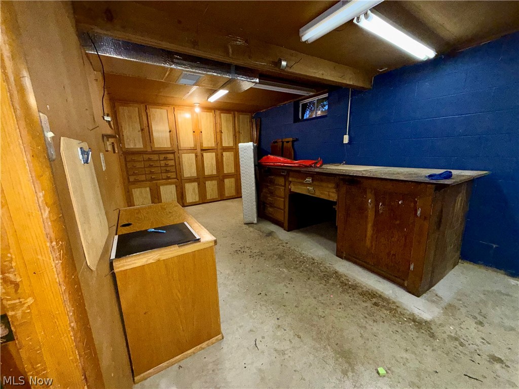 516 N Oak Street West Lafayette OH 43845