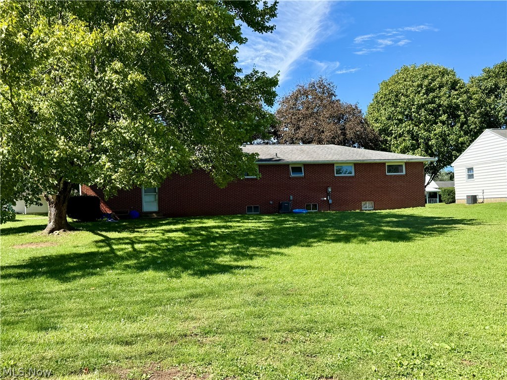 516 N Oak Street West Lafayette OH 43845