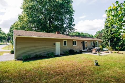 8666 Morning View Avenue NW Clinton OH 44216