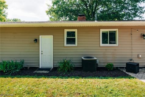8666 Morning View Avenue NW Clinton OH 44216