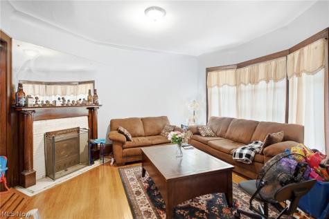 10322 Colonial Avenue Cleveland OH 44108