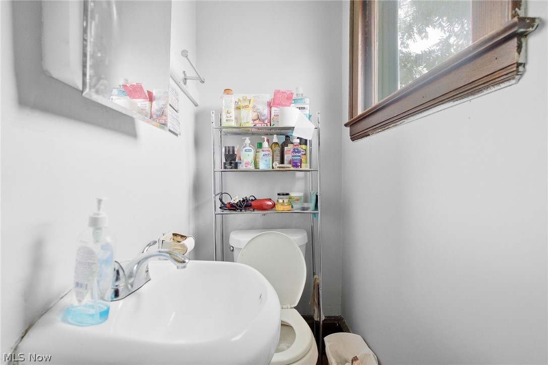 10322 Colonial Avenue Cleveland OH 44108