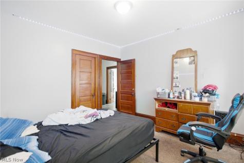 10322 Colonial Avenue Cleveland OH 44108