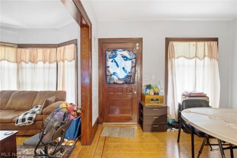 10322 Colonial Avenue Cleveland OH 44108