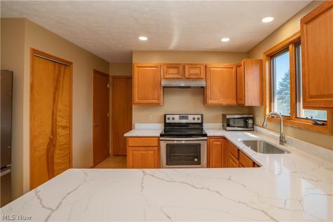 2662 Captens Street NE Canton OH 44721