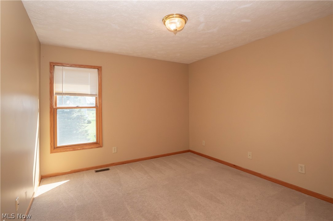 2662 Captens Street NE Canton OH 44721