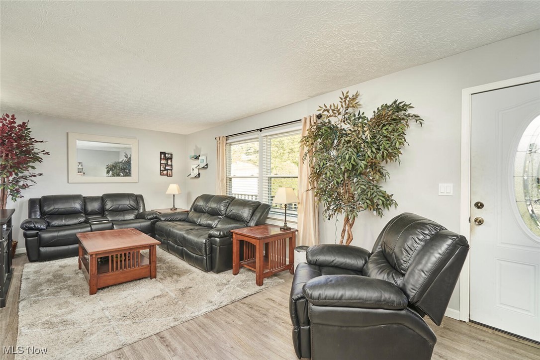 1422 Slagle Drive Akron OH 44312