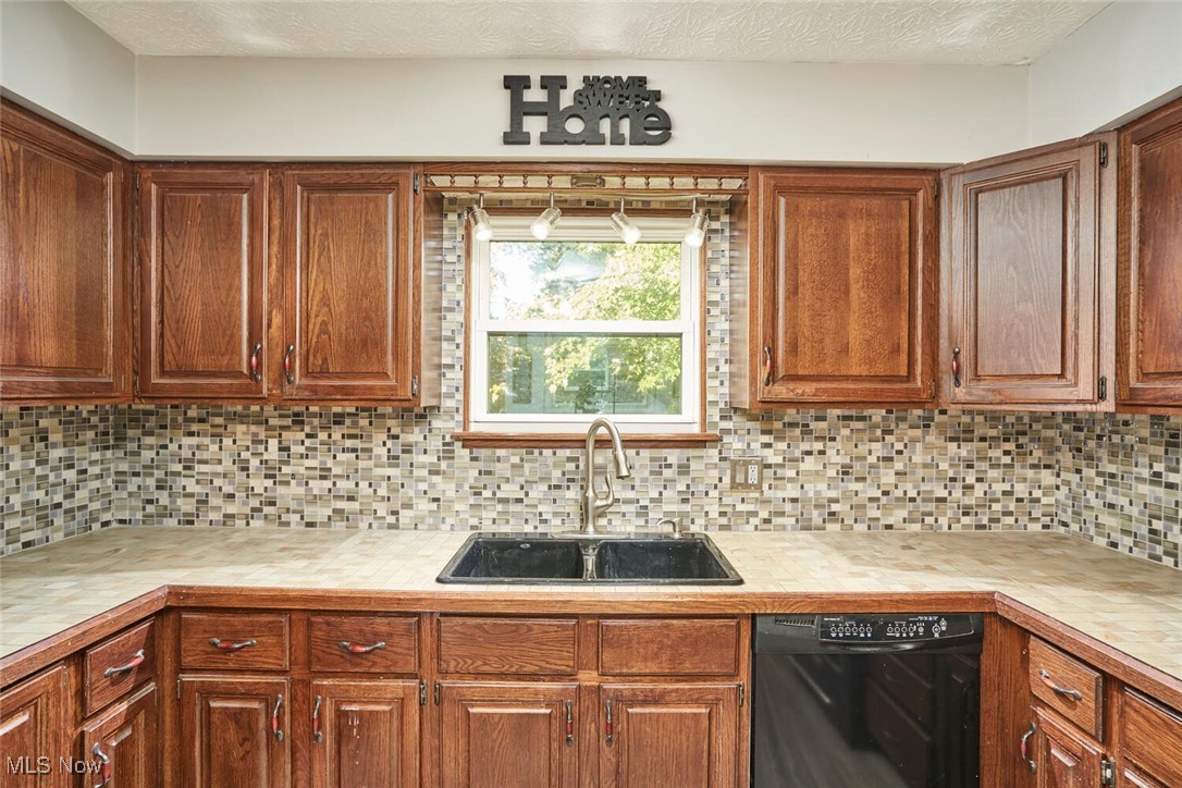 1422 Slagle Drive Akron OH 44312