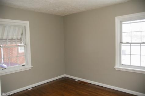 2211 Myrtle Avenue NW Canton OH 44709