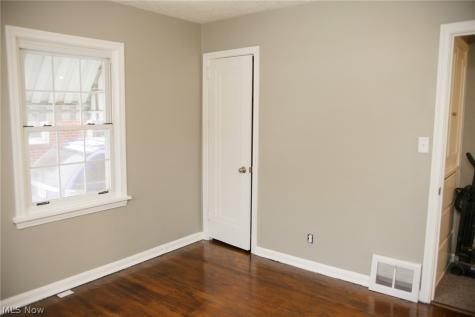 2211 Myrtle Avenue NW Canton OH 44709
