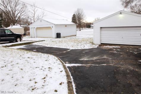 2211 Myrtle Avenue NW Canton OH 44709