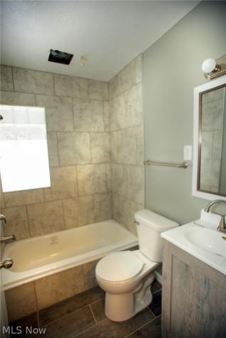 2211 Myrtle Avenue NW Canton OH 44709