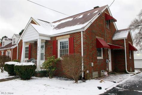 2211 Myrtle Avenue NW Canton OH 44709