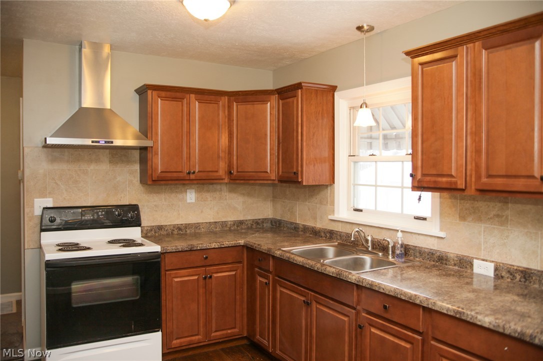 2211 Myrtle Avenue NW Canton OH 44709