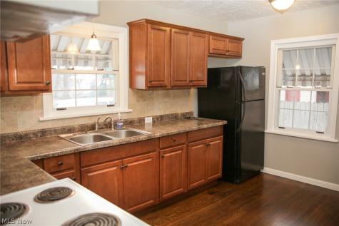 2211 Myrtle Avenue NW Canton OH 44709