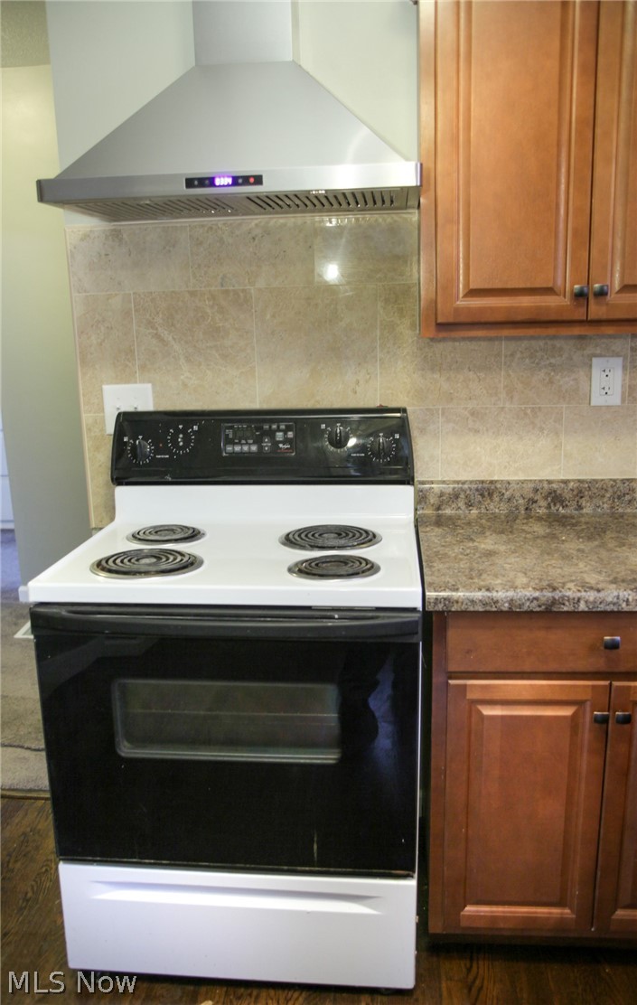 2211 Myrtle Avenue NW Canton OH 44709
