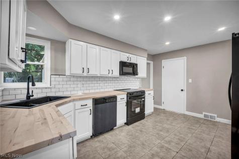 4735 Lawrence Avenue Garfield Heights OH 44125