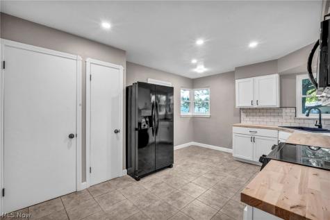 4735 Lawrence Avenue Garfield Heights OH 44125