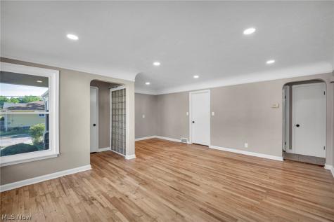 4735 Lawrence Avenue Garfield Heights OH 44125