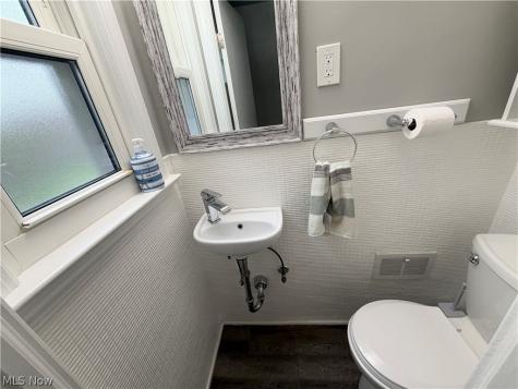 90 E 207th Street Euclid OH 44123