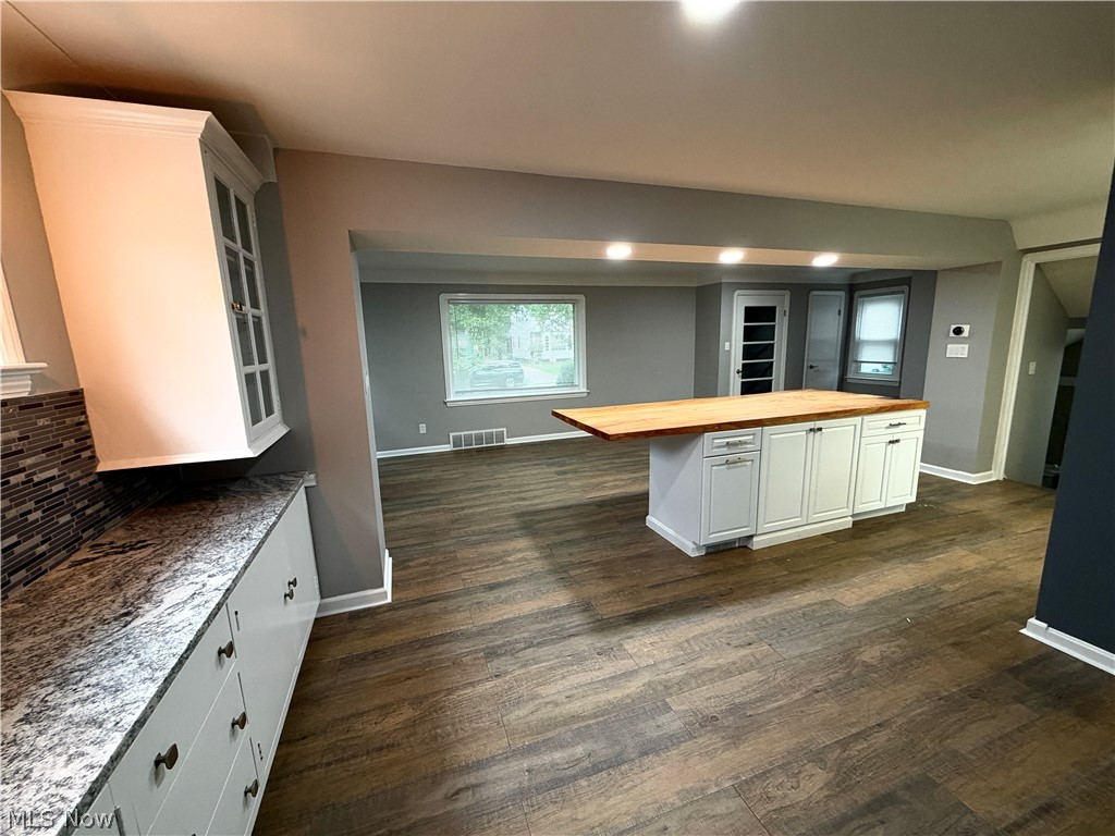 90 E 207th Street Euclid OH 44123