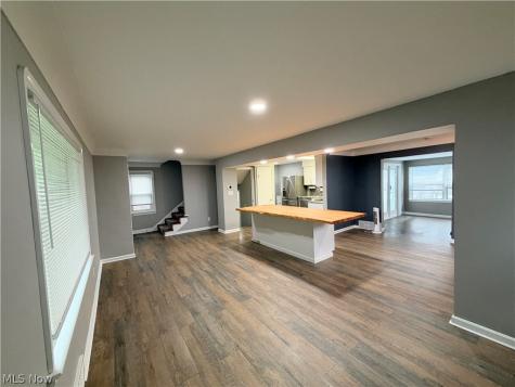 90 E 207th Street Euclid OH 44123