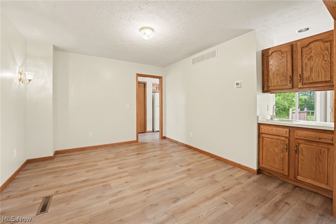 13874 Radcliffe Road Leroy OH 44077