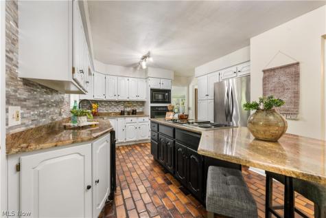1545 Woodlake Boulevard Stow OH 44224