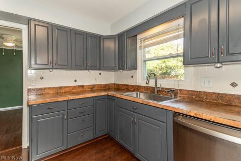 5223 Chickadee Lane Lyndhurst OH 44124