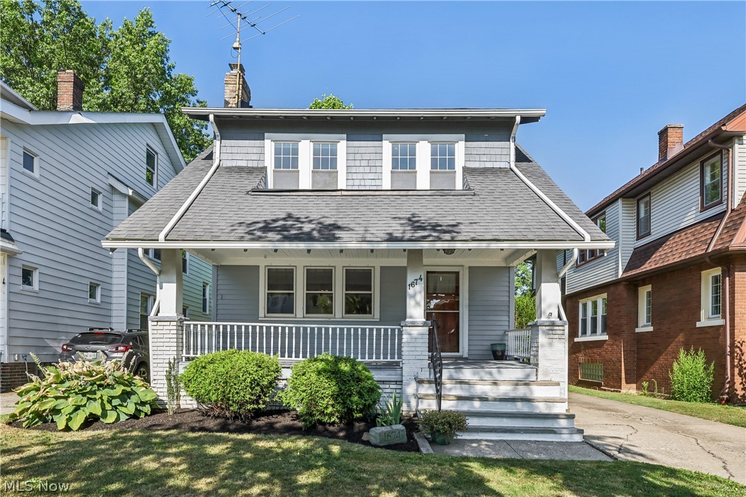 1674 Victoria Avenue Lakewood OH 44107